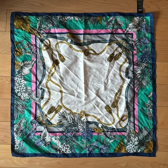 H&M Patterned Scarf - Picture 4 of 9